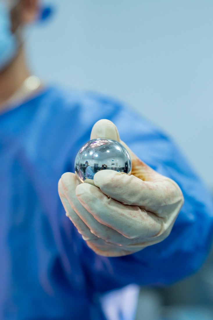 Hip replacement component in the surgeon's hand